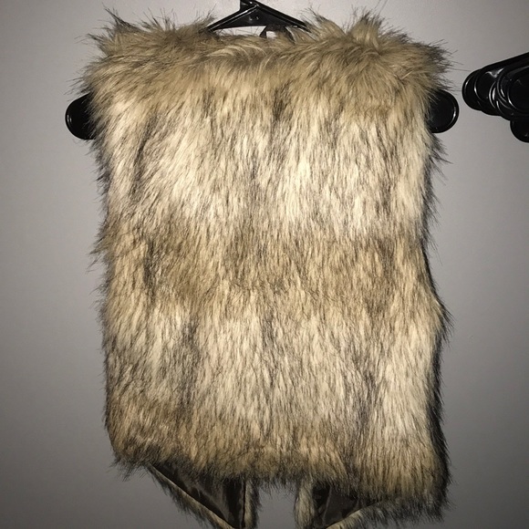 Faux fur vest - Picture 2 of 2